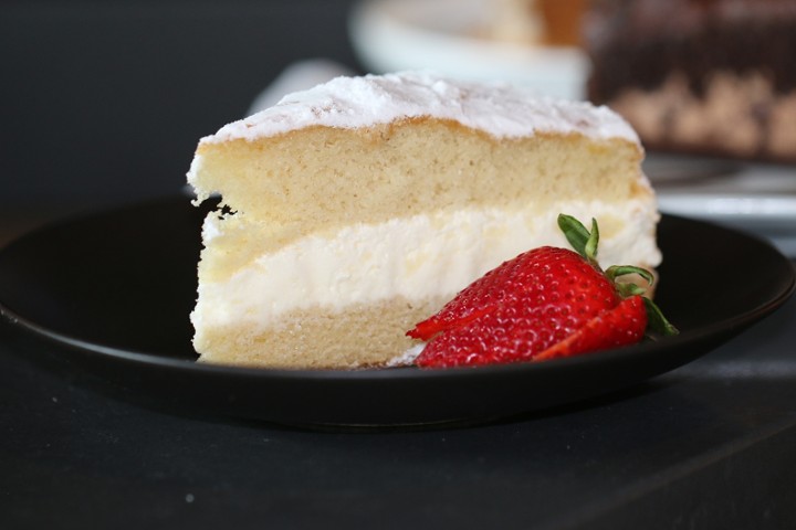 LEMON ITALIAN CREAM CAKE-->>