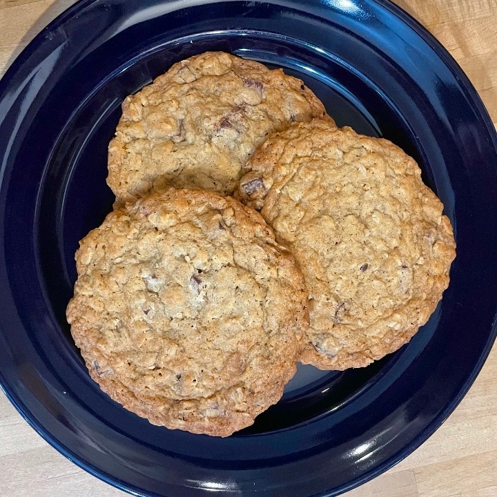 Oatmeal Chocolate Chunk Cookie