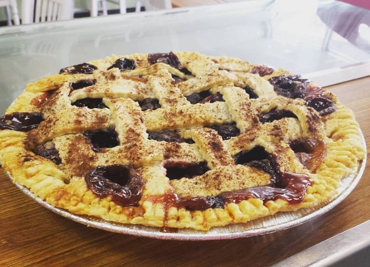 Blueberry lattice pie (Contains Cinnamon)