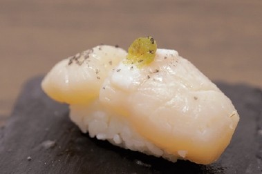 SEARED JUMBO SCALLOP SUSHI