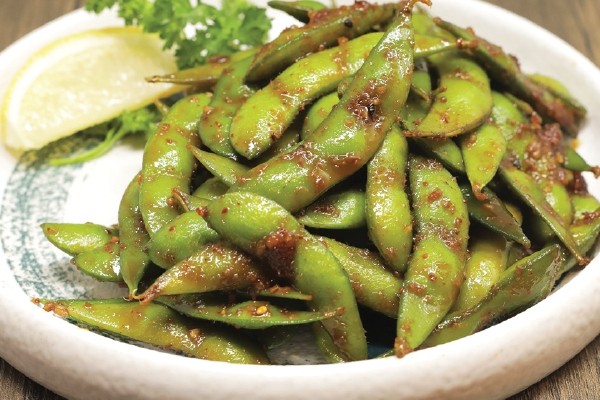 SPICY GARLIC EDAMAME