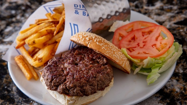 CLASSIC BURGER W/ FRIES