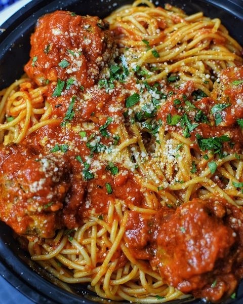 SPAGHETTI & MEATBALLS