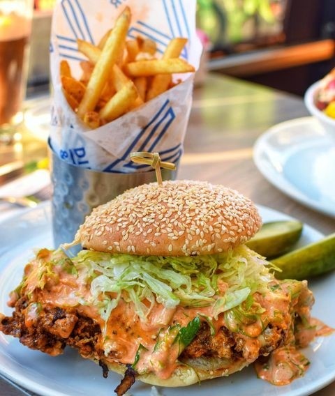 CRISPY BUFFALO CHICKEN SANDWICH