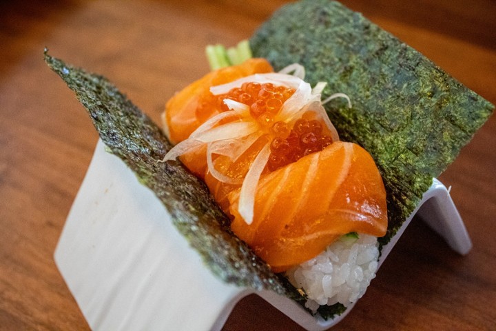 Salmon Oyako Hand Roll
