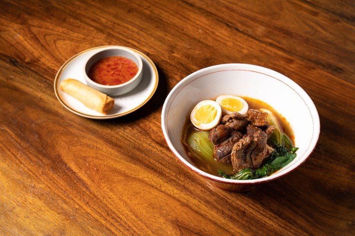 Lunch braised beef noodle soup