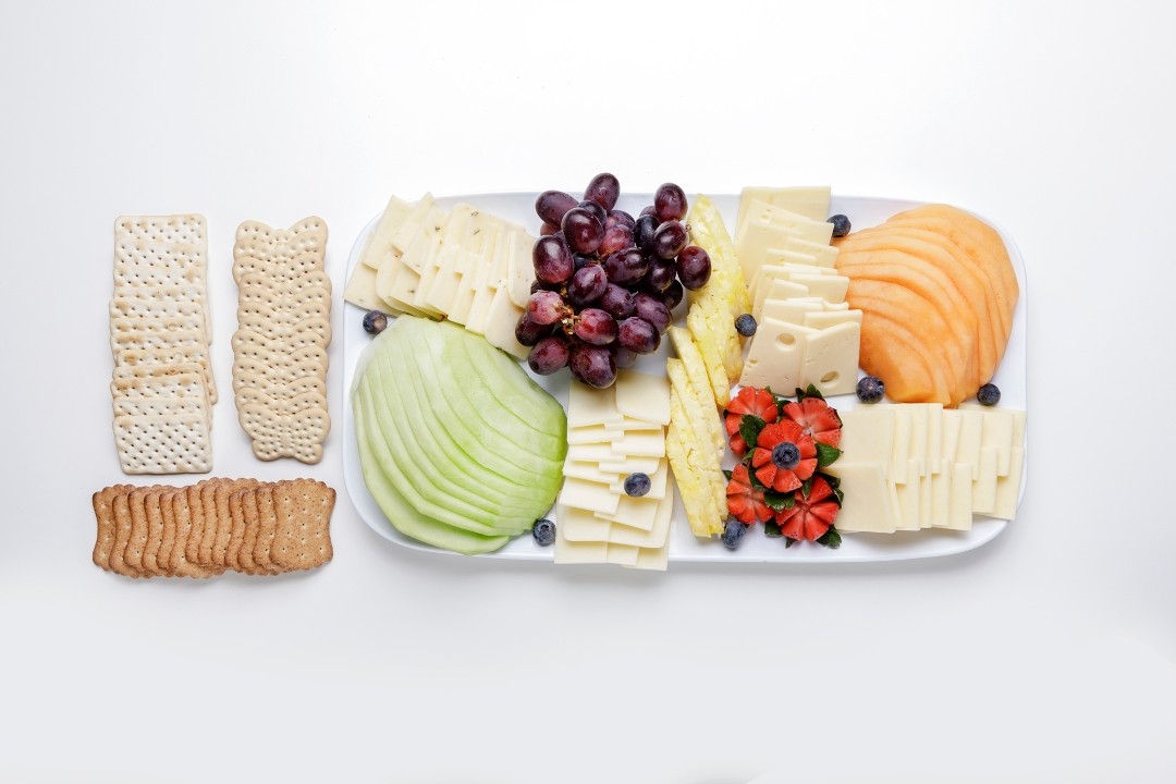 Sliced Fruit & Cheese with Crackers