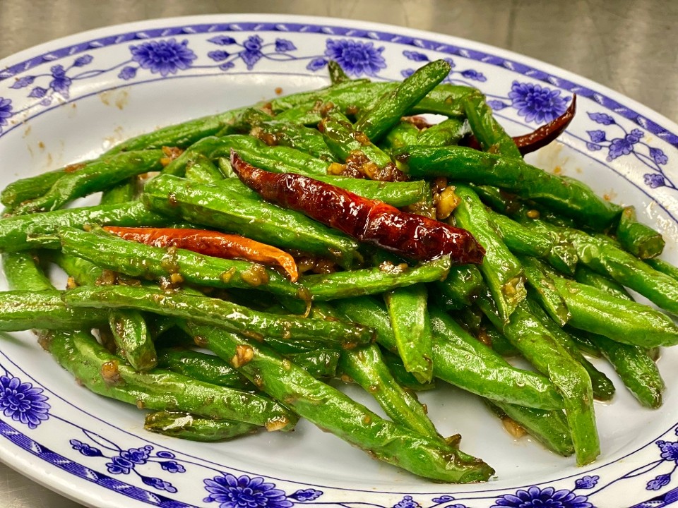 #104 - Stir-Fried Green Beans w. Garlic & Fried Pepper (V)