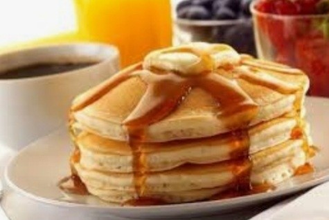 3 Buttlermilk Pancakes