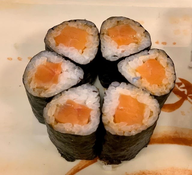 Poke Salmon Roll