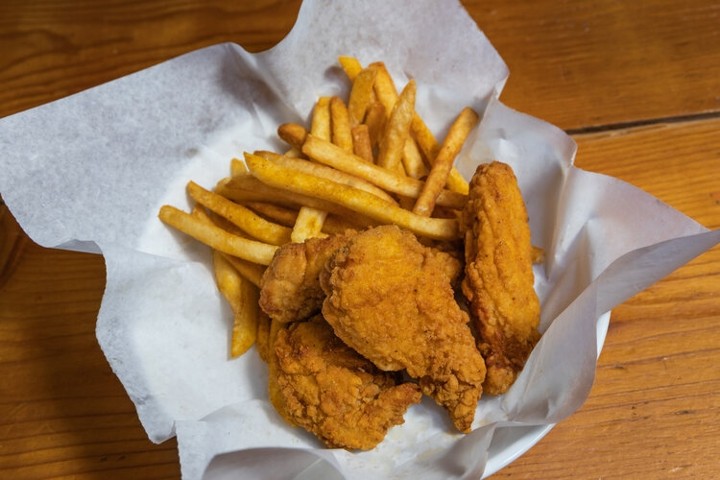 Chicken Tenders Basket w/ cajun fries