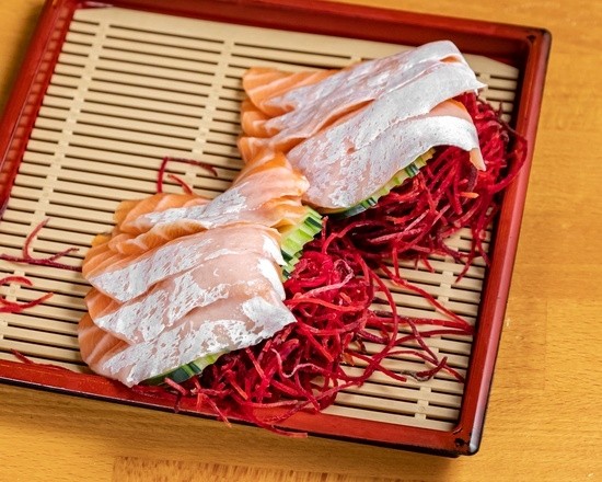 Fatty Salmon Sashimi (Sake Toro)
