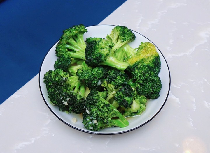 Lunch Sautéed Broccoli with Garlic 午餐蒜炒芥兰