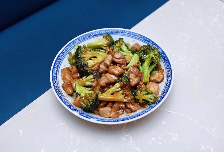 Chicken with Broccoli 西芥兰炒鸡粒