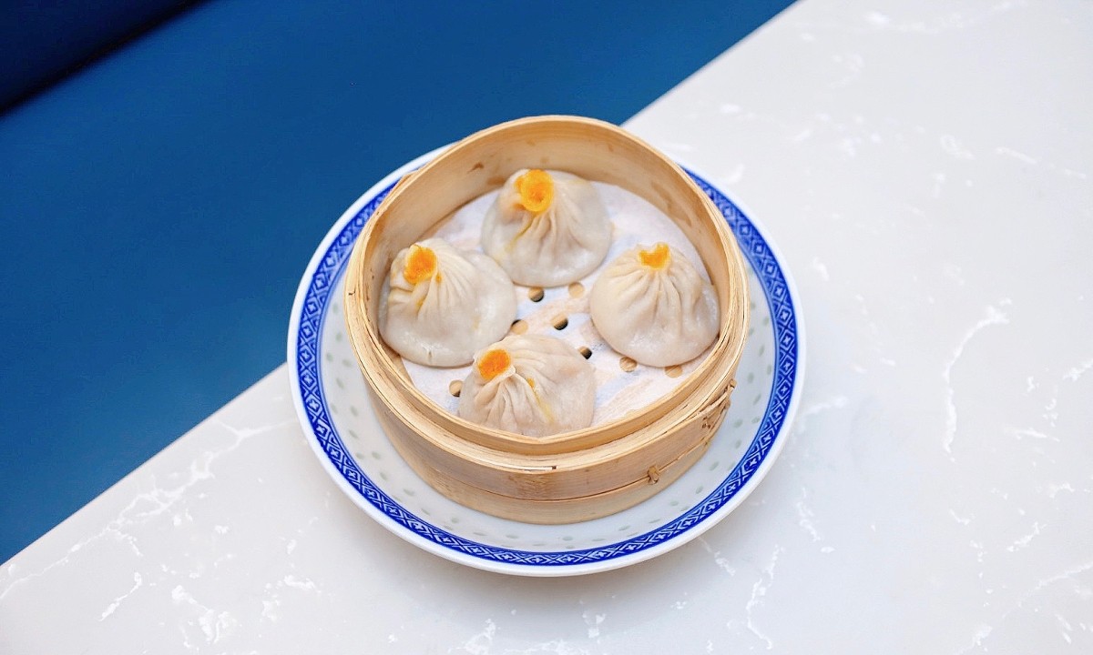 Crab Roe Soup Dumpling (4)蟹粉小笼包