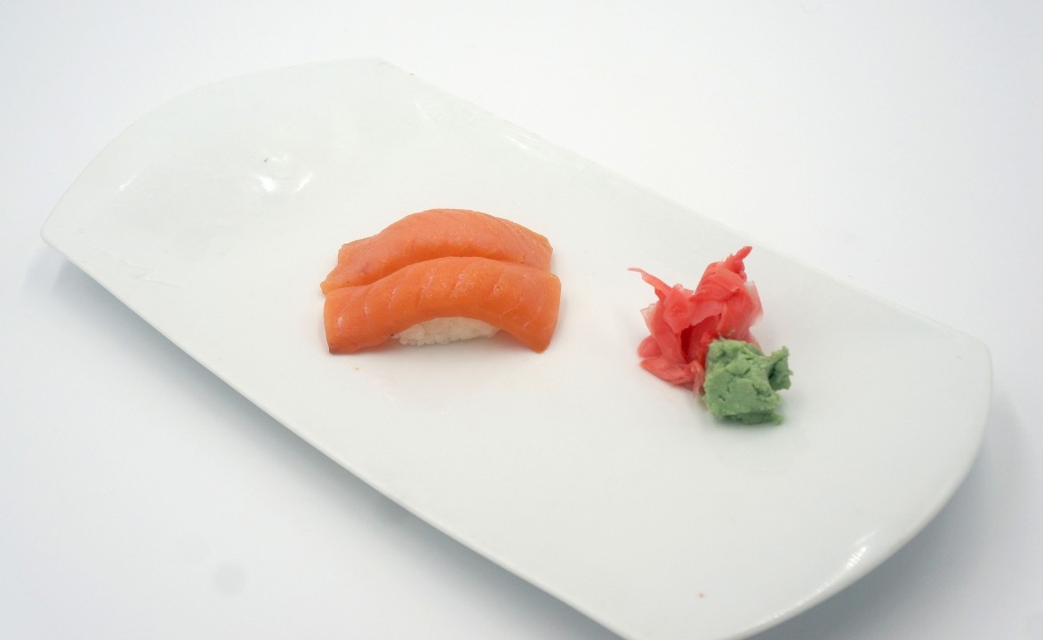905 Sake Wa Kunsei - Smoked Salmon
