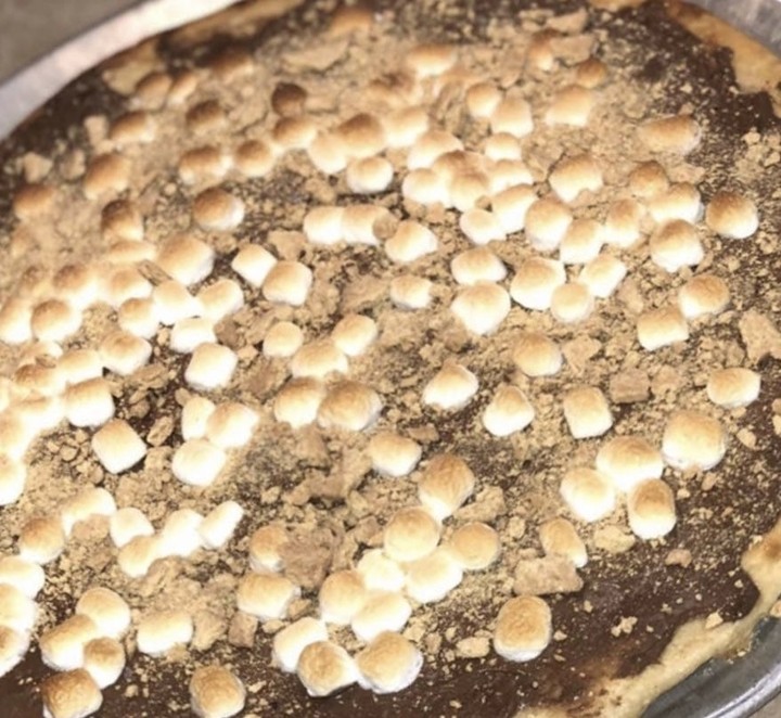 Chocolate Smores Pizza