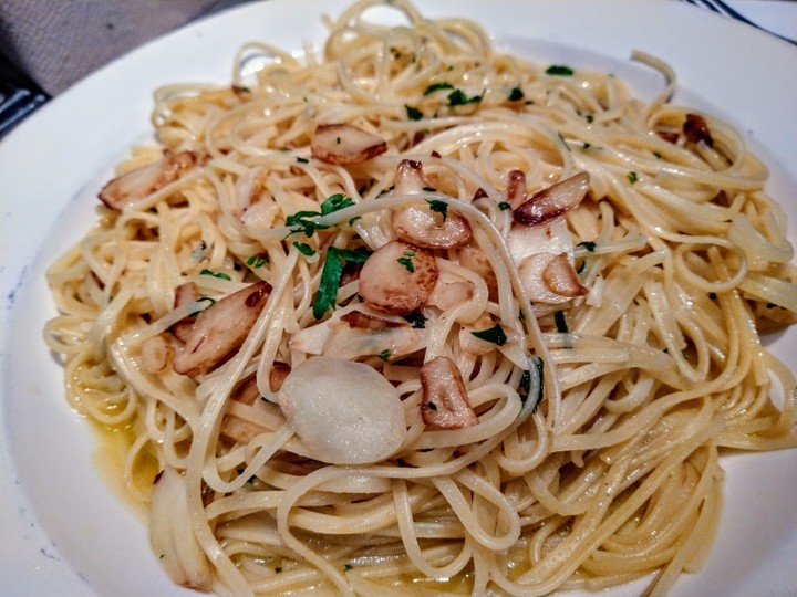 Spaghetti With Garlic & Oil