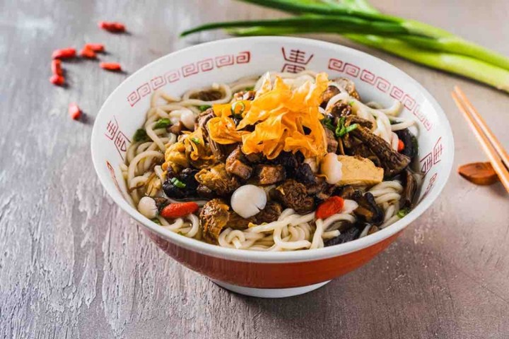 菌菇鸡汤面 Mushroom Chicken Noodle Soup