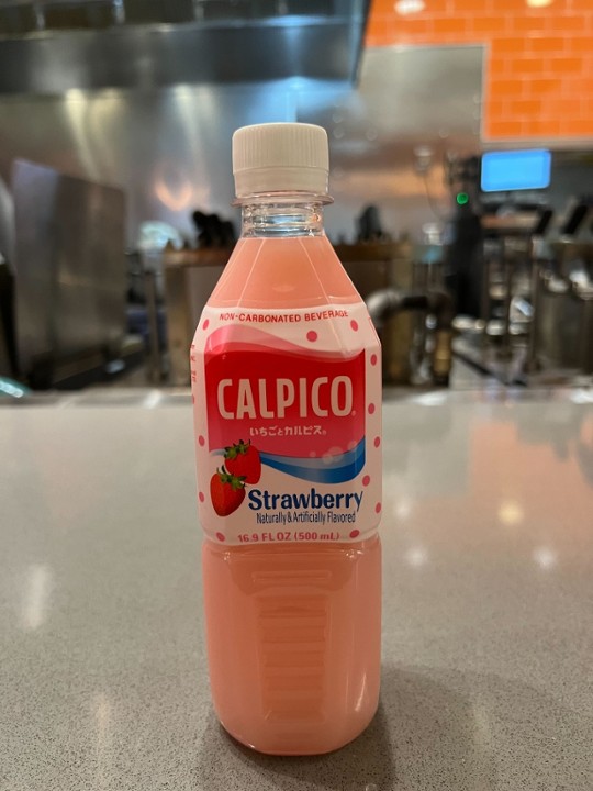 Calpico Strawberry 16.9oz