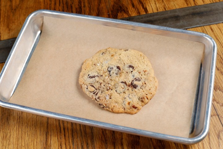 MATT'S CHOCOLATE CHUNK COOKIE