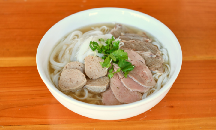 Pho Dac Biet / Filet Mignon, Brisket, Tripe & Beef Balls