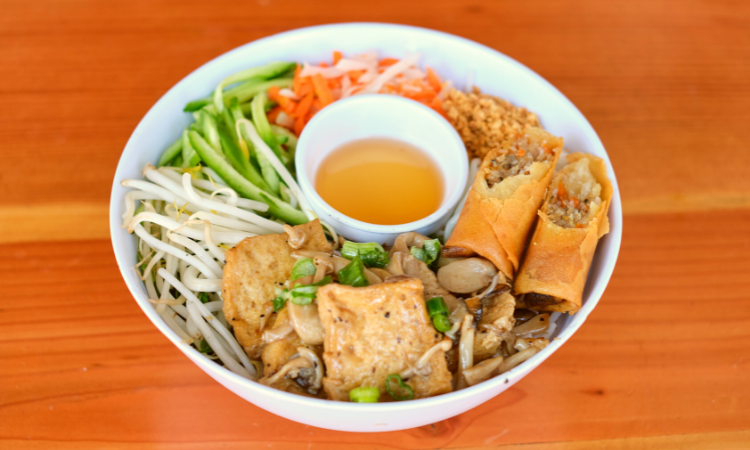 Bun Chay Cha Gio / Vegetarian & Egg Roll