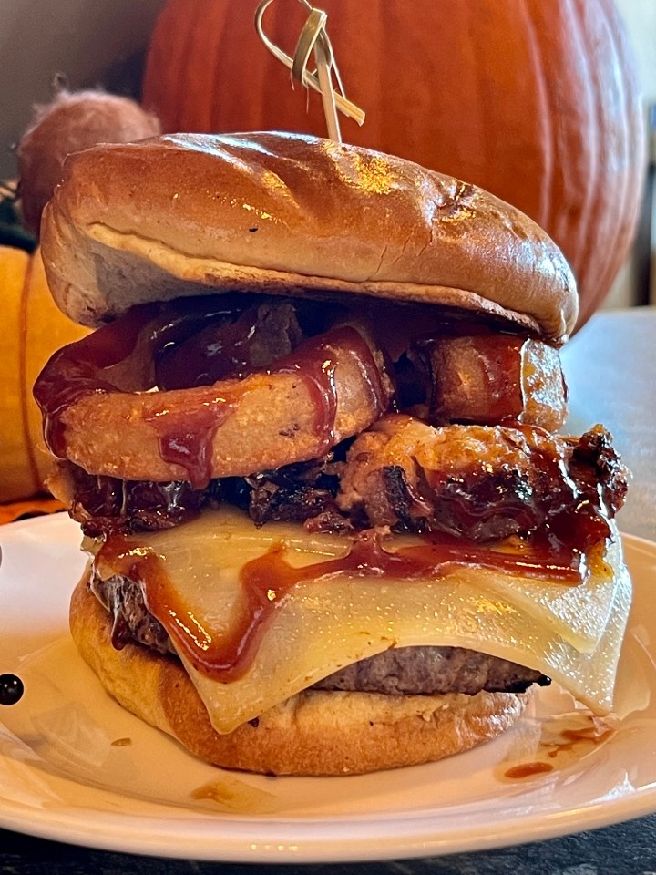 COWBOY BURGER W/FRIES (burger, pulled pork, bbq sauce, onion rings & cheddar)