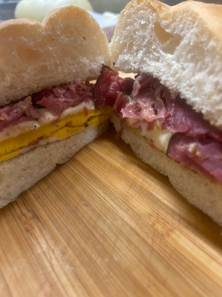 PASTRAMI EGG & CHEESE (2 eggs, pastrami & american on hard roll)