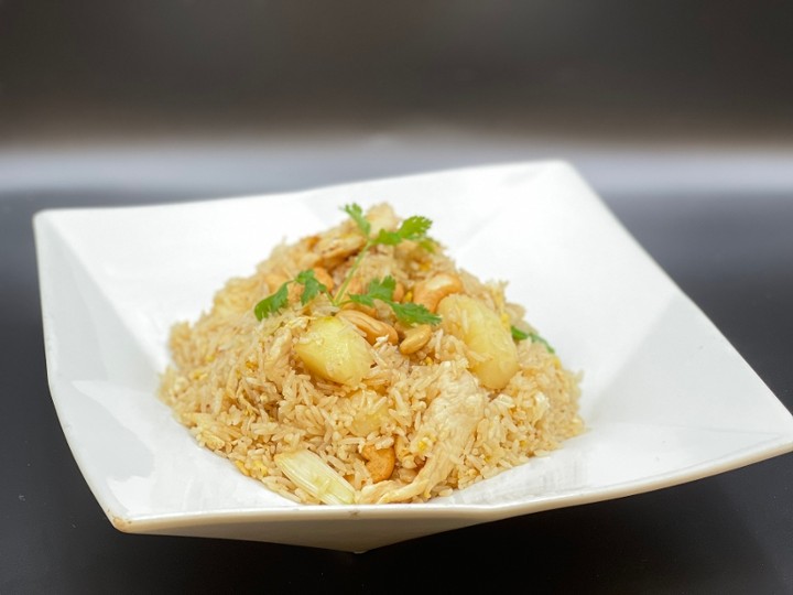 PINEAPPLE CURRY FRIED RICE