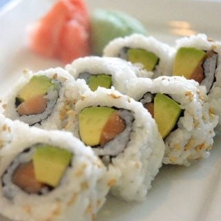 Spicy Salmon Roll I/O Sesame