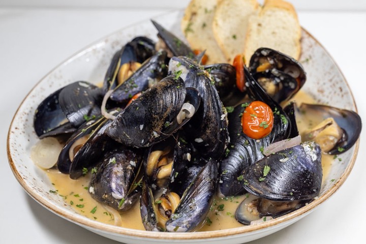 Carlsbad black mussels classic style