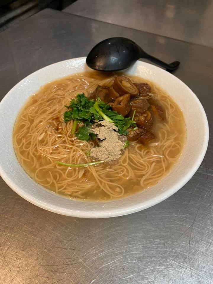 大腸麵線 Simmered Pork Intestine with Red Vermicelli Noodle Soup