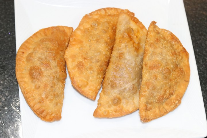 Empanada de Pollo - Chicken empanada