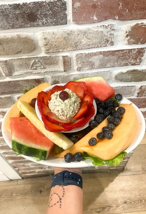 Fruit Plate w/tuna salad