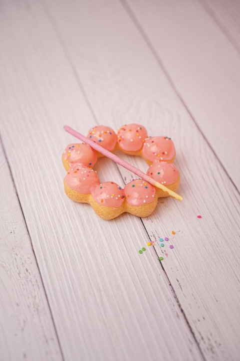 STRAWBERRY MOCHI DONUT