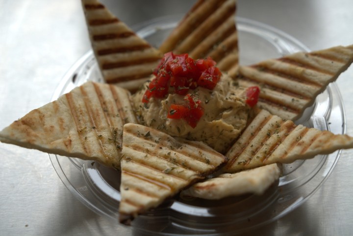 Hummus and Naan chips