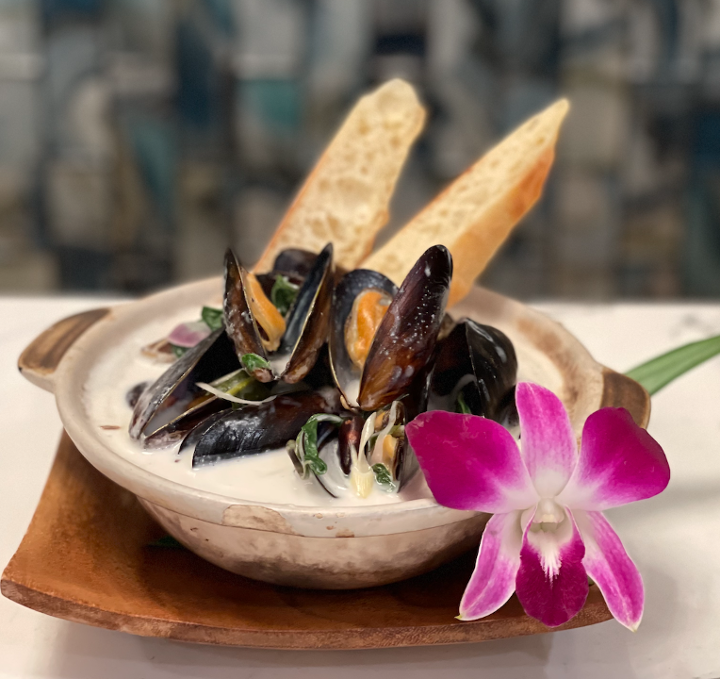 Tom Kha Coconut Mussels