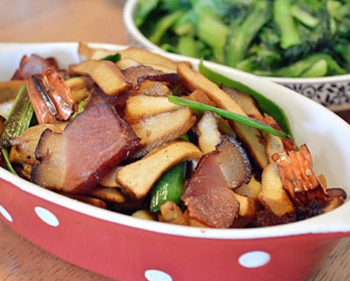 香干炒腊肉Smoked Beancurd Stir Fried w/ Smoked Pork