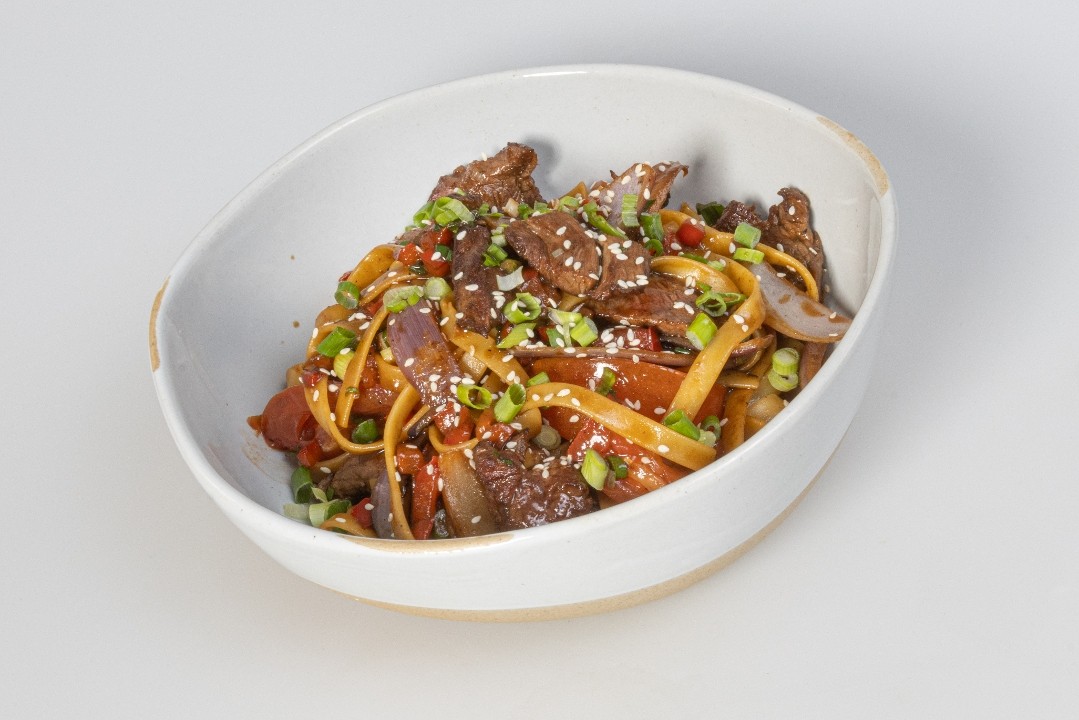 Traditional Wok Noodles with lomo
