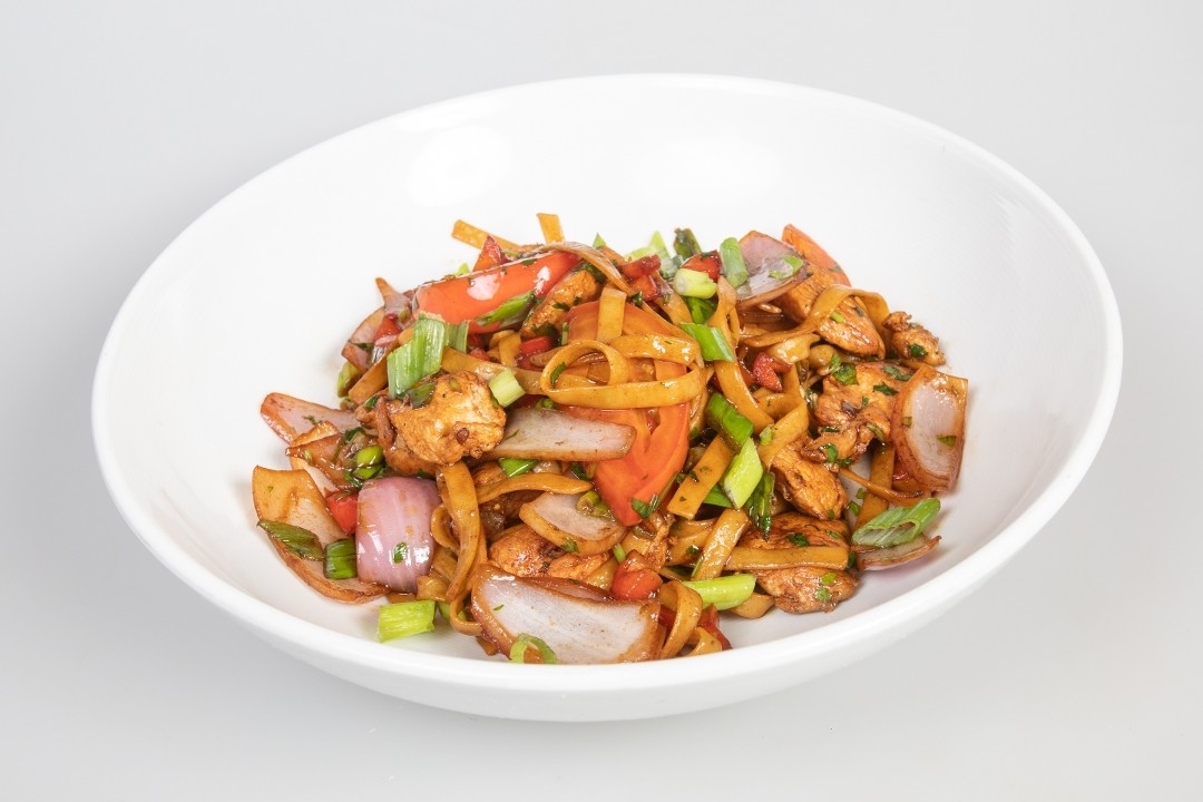 Traditional Wok Noodles with chicken
