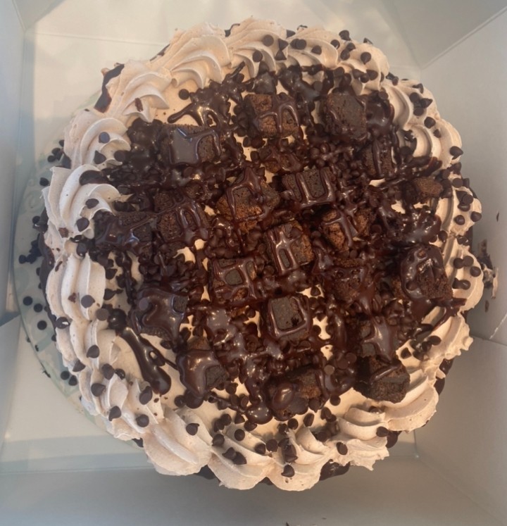 Parve White Chocolate Hazelnut Cookie Crunch 6” Cake