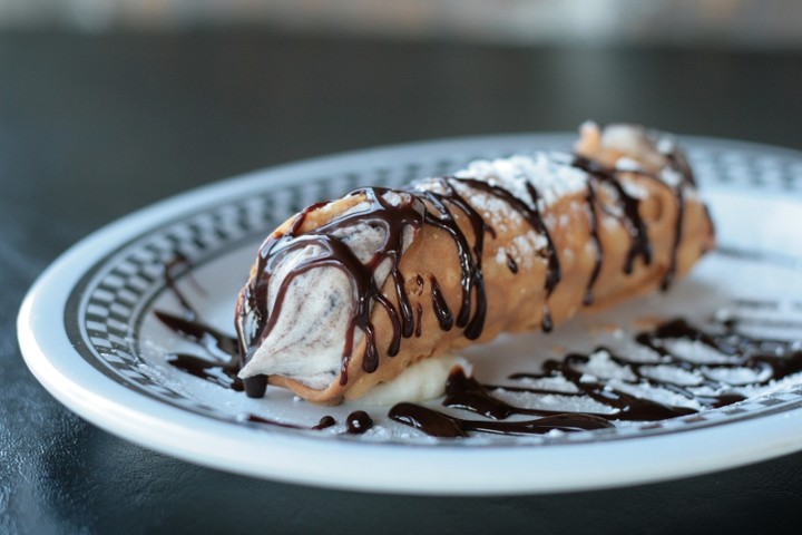 Cookies-N-Creme Cannoli