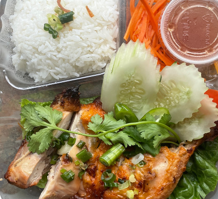 E1. Com Ga Nuong (Grilled Chicken with Rice)