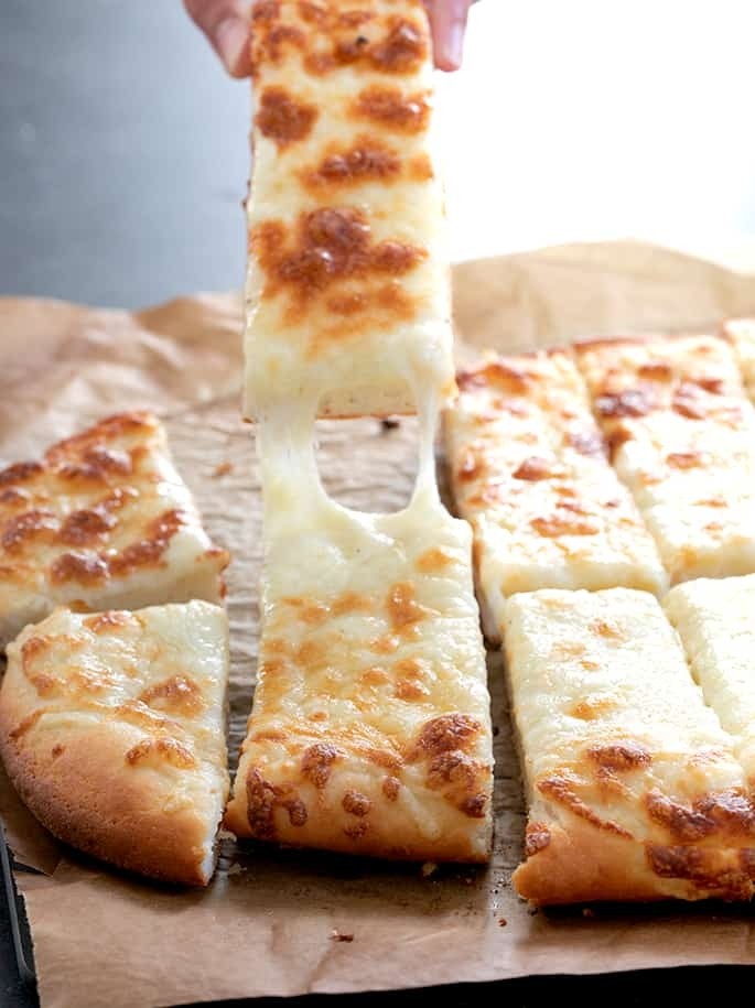 Cheesy Bread Sticks w/ Marinara