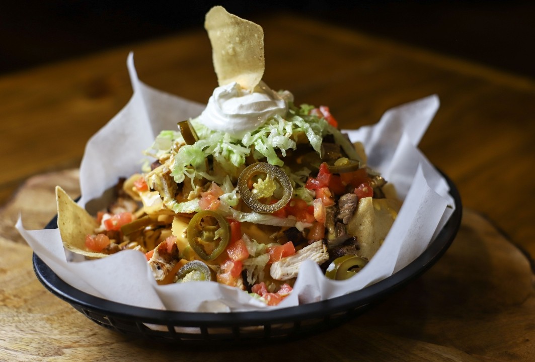 FAJITA CHICKEN NACHOS