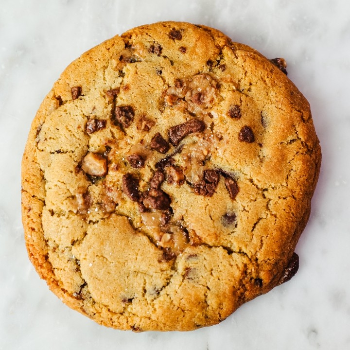 BROWN BUTTER TOFFEE CHIP COOKIE